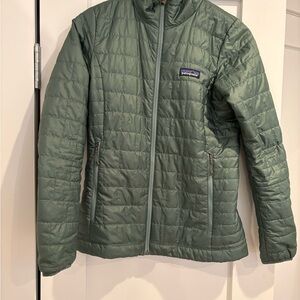 Patagonia Women's Nano Puff Jacket in Pesto Size XS